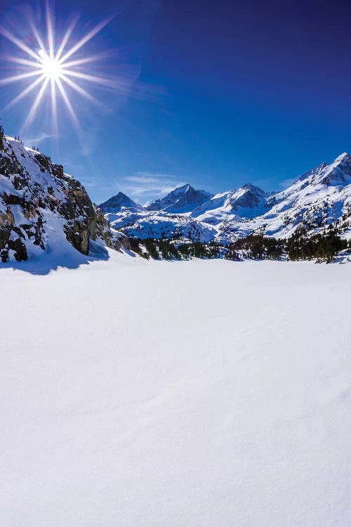 Long Lake and Sierra Peaks, John Muir Wilderness, Sierra Nevada Mountains, California, USA