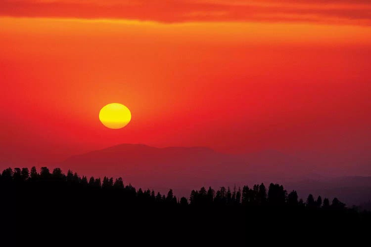 Sunset over the Sierra Nevada foothills from Moro Rock, Giant Forest, Sequoia NP, California