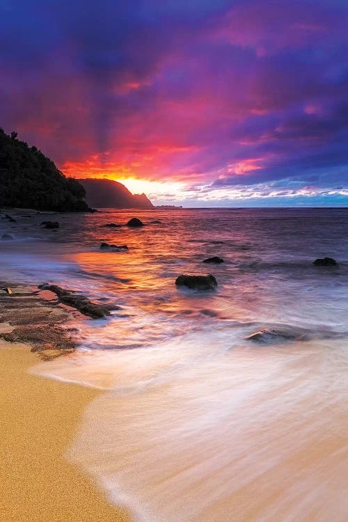 Sunset over the Na Pali Coast from Hideaways Beach, Princeville, Kauai, Hawaii, USA