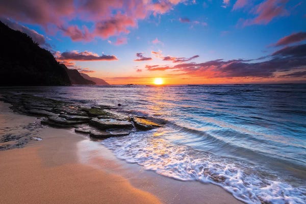 Large Wall Art & Big Canvas Prints: Sunset over the Na Pali Coast from Ke'e Beach, Haena State Park, Kauai, Hawaii, USA I by Russ Bishop