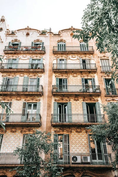 Catalonia: House in Barcelona by Radu Bercan