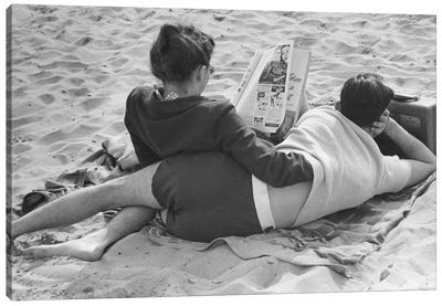 Couple On Beach (NYC, 1947) Canvas Art Print - Reading Art