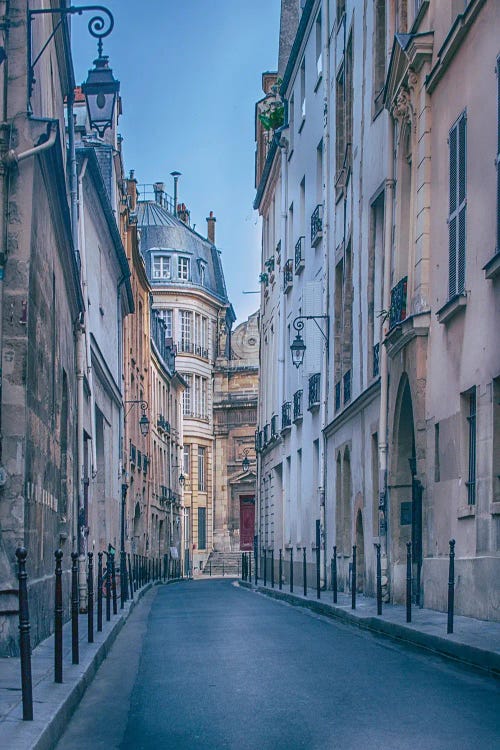 Le Marias Narrow Street