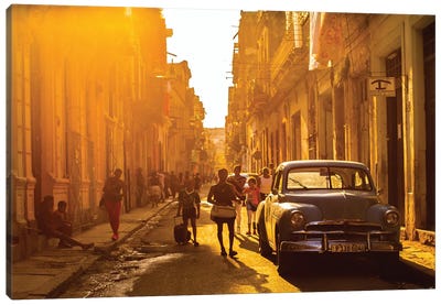 Another Street Scene In Havana Canvas Art Print - Robin Yong