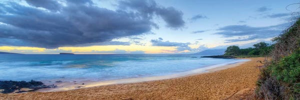 Hawaii: Little Beach - Maui by Scott Bennion