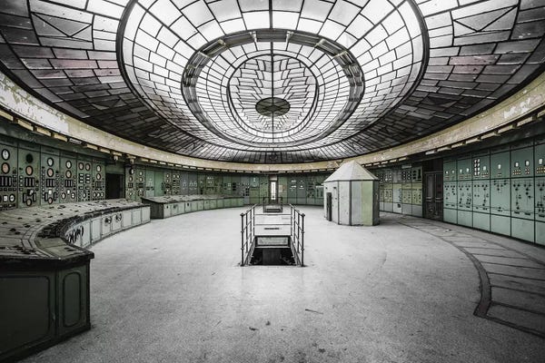 Dereliction: Kelenfold by Simon Yeung