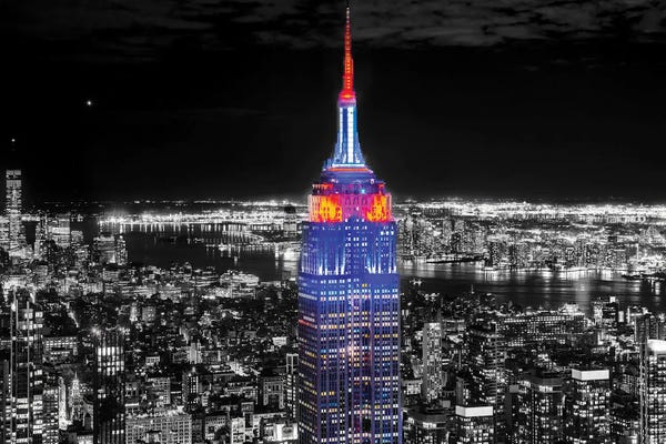 Canvas Print: Empire Metropolitan Muse by Susanne Kremer