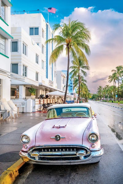 Miami: Vintage Pink Ocean Drive by Susanne Kremer