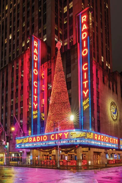 Canvas Print: Radio City At Night by Susanne Kremer