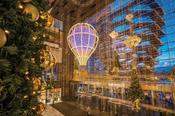 Canvas Print: Christmas Elegance In NYC by Susanne Kremer