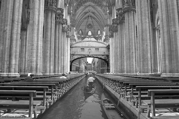 Columns: ODUOMOMIO by Thomas Barbey