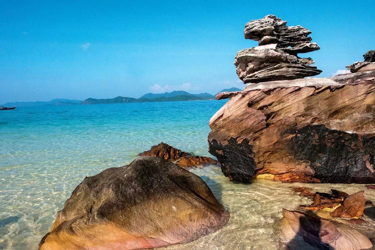 Thailand, Phuket, Phi Phi Islands, Rock display at Island Beach