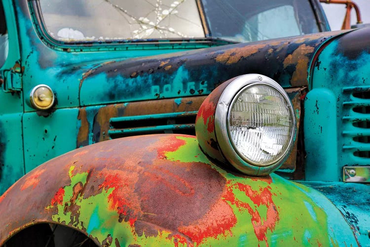 USA, Washington State, Old Colorful Field Truck in field