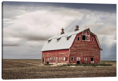 Red Iowa Barn Canvas Art Print - Country Scenic Photography