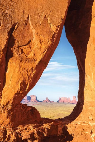 Arizona: Teardrop Arch, Monument Valley by Matteo Colombo