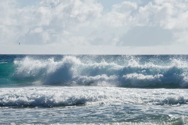 Ocean Waves Crashing