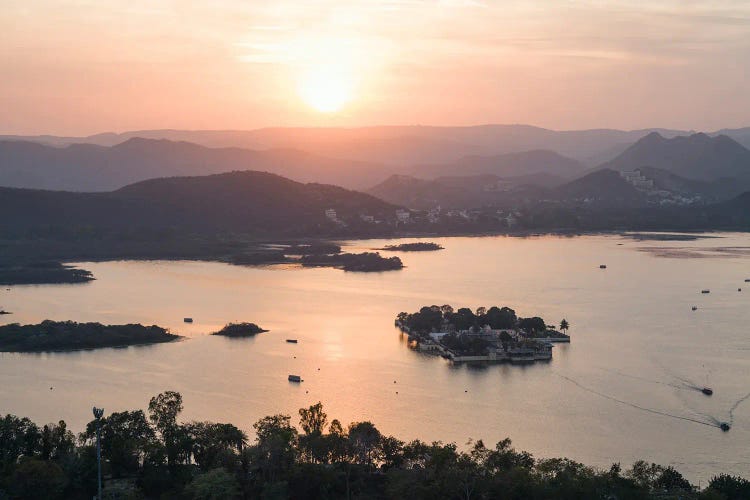 Lake Pichola At Sunset, Udaipur, Rajasthan, India