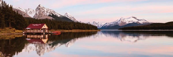 Alberta: Maligne Lake Panorama by Matteo Colombo