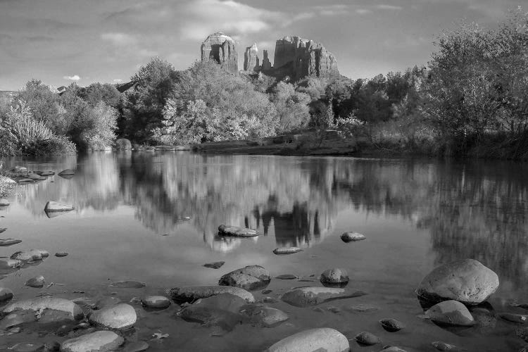 Cathedral Rock reflected in Oak Creek at Red Rock crossing, Red Rock State Park near Sedona, Arizona