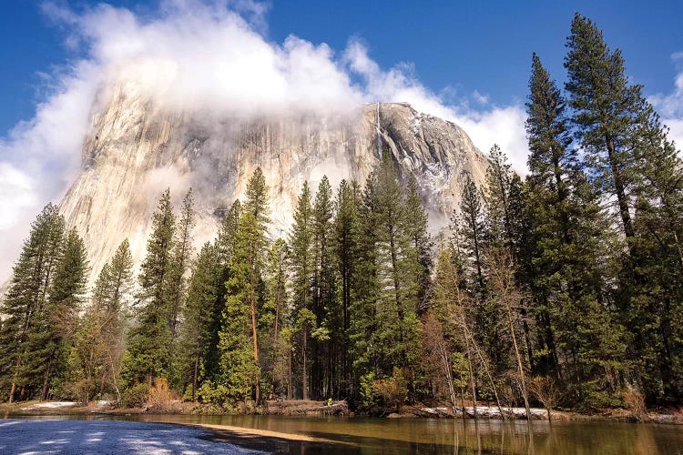 El Capitan seen from Cathedral Beach and Merced River. Yosemite National Park, California.