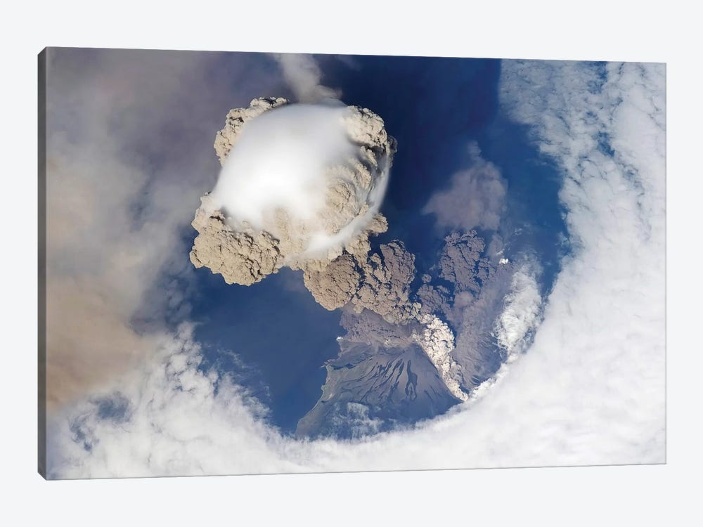 Eruption Of Sarychev Volcano II 1-piece Art Print