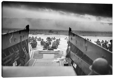 WWII Photo Of American Troops Approaching Omaha Beach Canvas Art Print