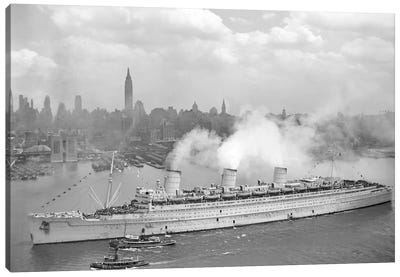 WWII Photo Of RMS Queen Mary Arriving In New York Harbor Canvas Art Print - Cruise Ships