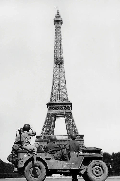 American Soldiers Viewing The Eiffel Tower After The Liberation Of Paris France, 1944