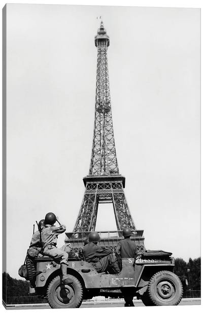 American Soldiers Viewing The Eiffel Tower After The Liberation Of Paris France, 1944 Canvas Art Print - Vernon Lewis Gallery