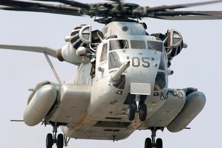 A US Marine Corps CH-53E Super Stallion