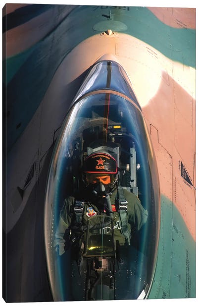 An F-16 Fighting Falcon Canvas Art Print - Military Art