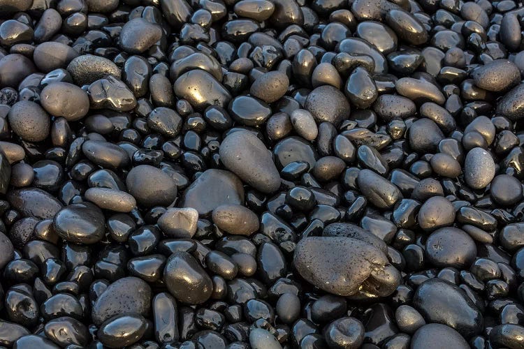 Black pebbles on the beach, Snaefellsnes Peninsula, Iceland