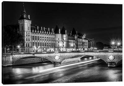 Paris In Black And White Conciergerie Canvas Art Print - Alexandre Venancio
