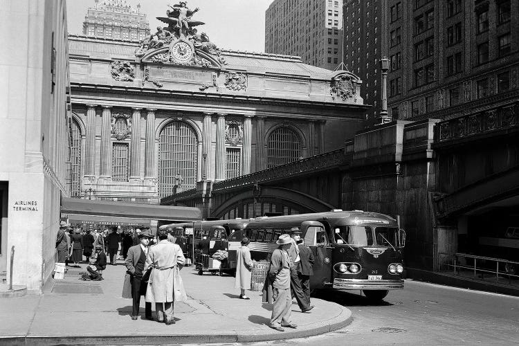 1940s Buses At Airlines Terminal Building On Park Ave Pershing Square Grand Central Station Midtown Manhattan New York City USA