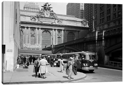 1940s Buses At Airlines Terminal Building On Park Ave Pershing Square Grand Central Station Midtown Manhattan New York City USA Canvas Art Print - Vintage Images