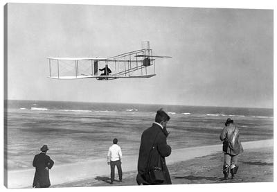 1911 One Of The Wright Brothers Flying A Glider And Spectators On Ocean Beach Kill Devil Hills Kitty Hawk North Carolina USA Canvas Art Print - Vintage & Retro Photography