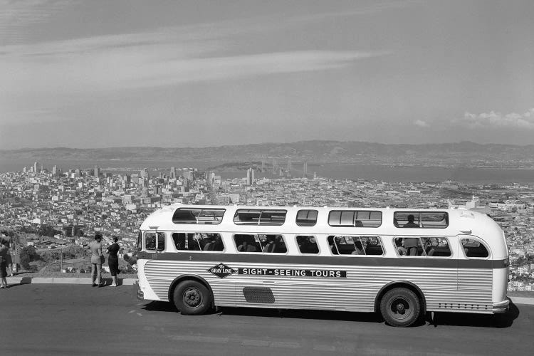 1950s Sightseeing Tour Bus Parked At Twin Peaks For View Of San Francisco And Bay Area California USA