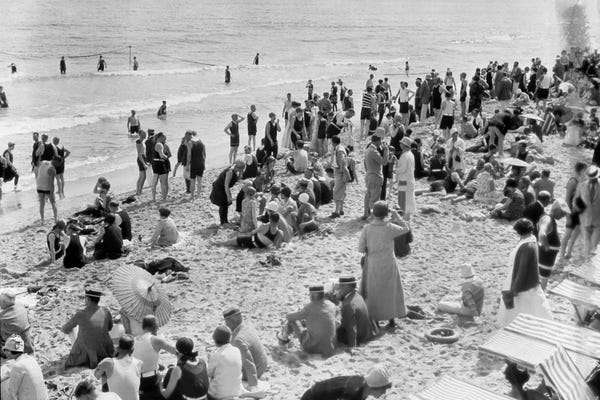 Florida: 1920s Crowd Of People Some Fully Clothed Others In Bathing Suits On Palm Beach In Florida USA by Vintage Images