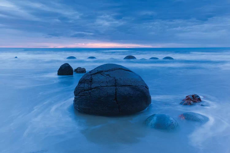 New Zealand, South Island, Otago, Moeraki, Moeraki Boulders, dawn III