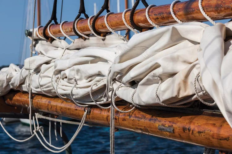 USA, Massachusetts, Cape Ann, Gloucester, schooner sails II