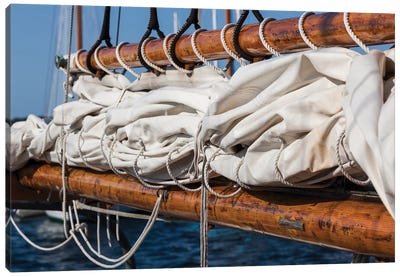 USA, Massachusetts, Cape Ann, Gloucester, schooner sails II Canvas Art Print