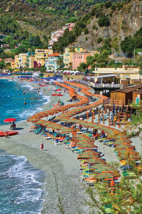 Take A Stroll @ Monterosso Al Mare Beach Cinque Terre