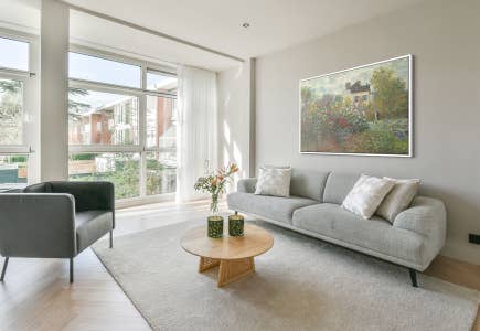 1-where-to-hang-living-room